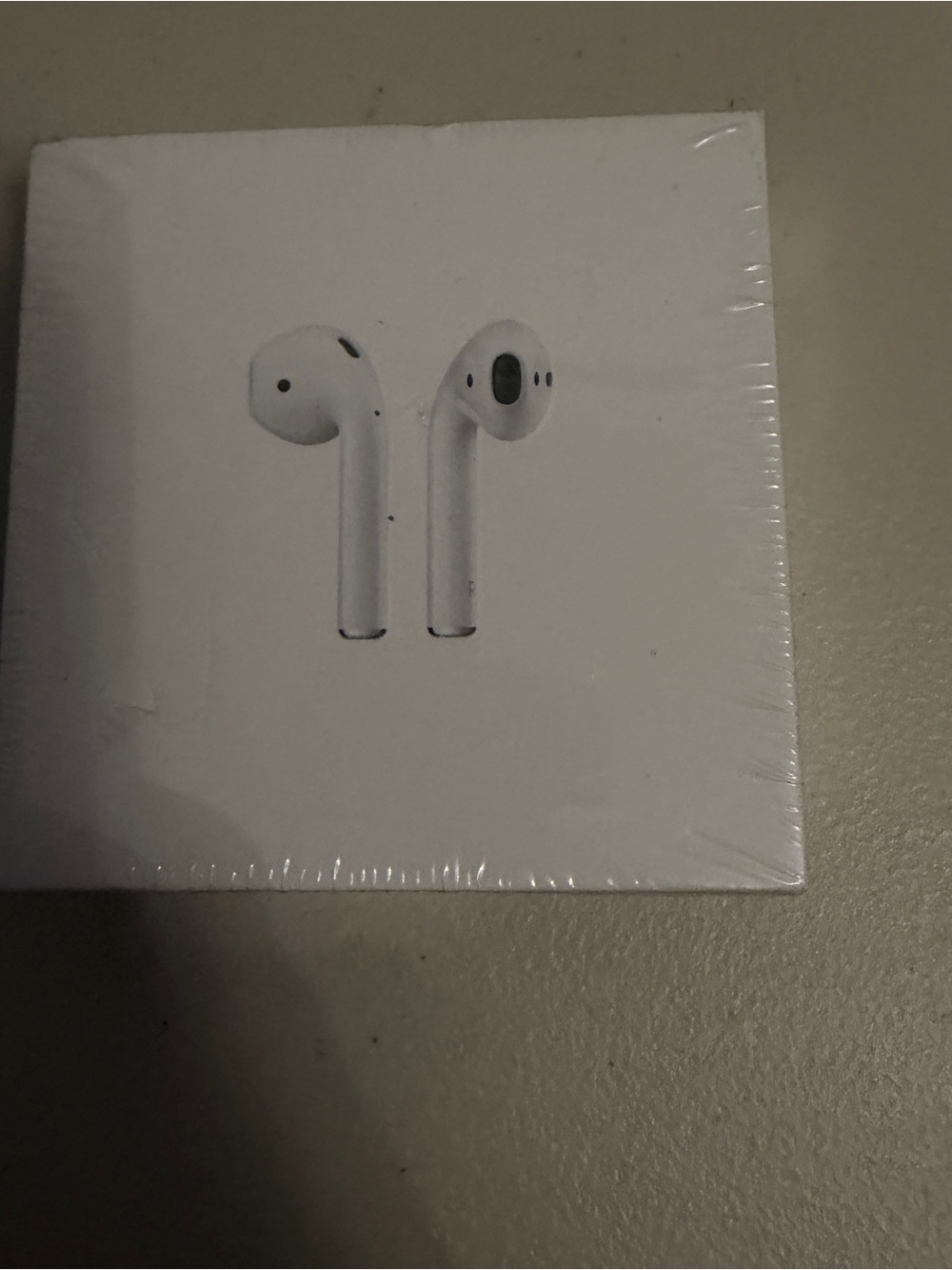 Apple White AirPods with Wireless Charging Case - Picture 2 of 3
